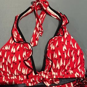 Oh, get ready to go boating in this cute vintage Nautica bathing suit beachy